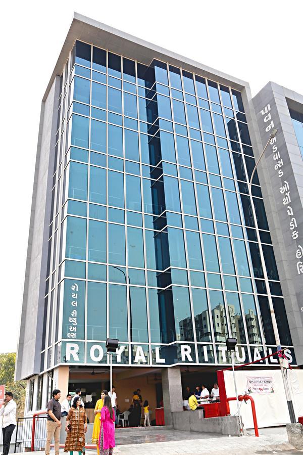 Royal Rituals Hotel Surat Ngoại thất bức ảnh