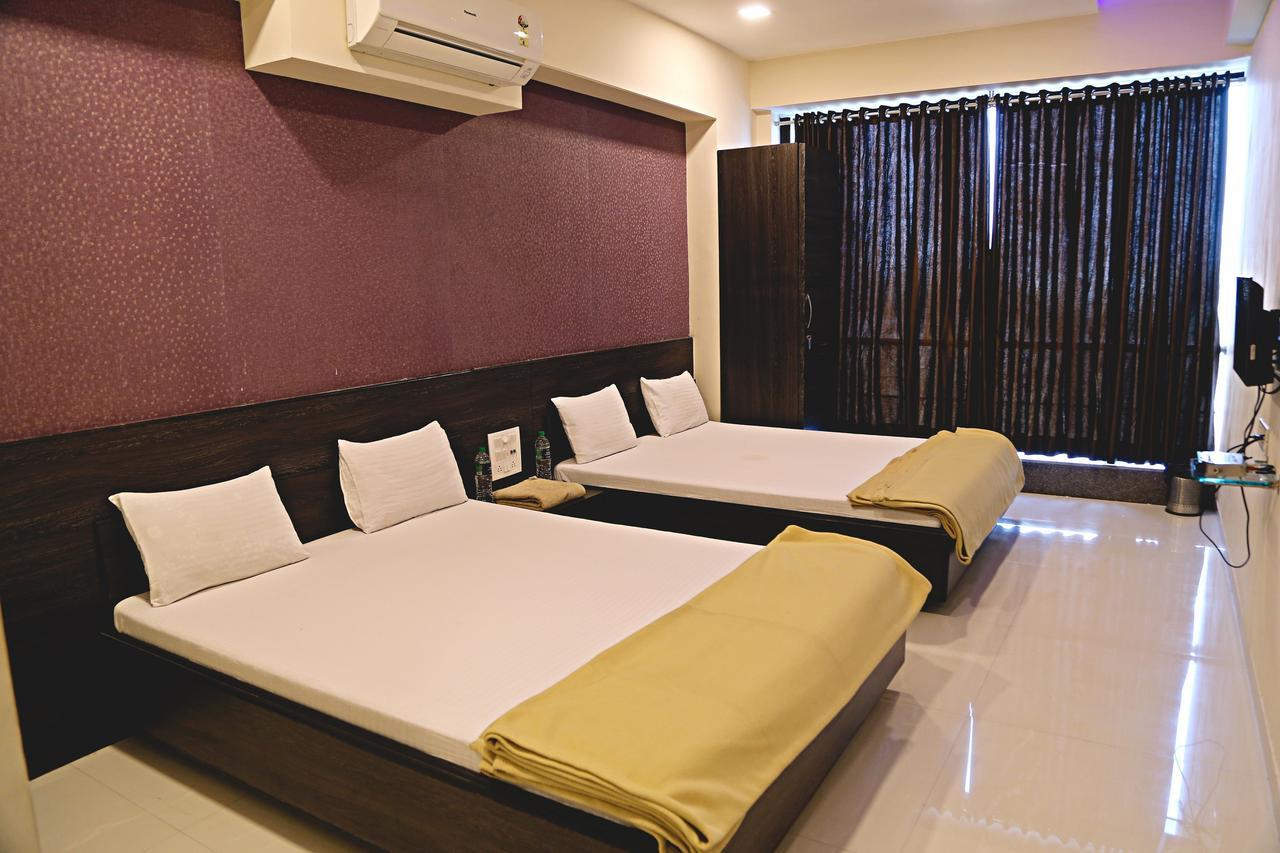 Royal Rituals Hotel Surat Ngoại thất bức ảnh